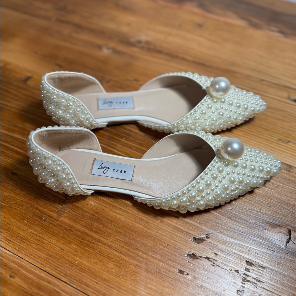 Elegant Pearl-Embellished Cream Flats - Picture 3 of 15